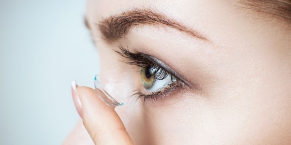 Contact lens insertion